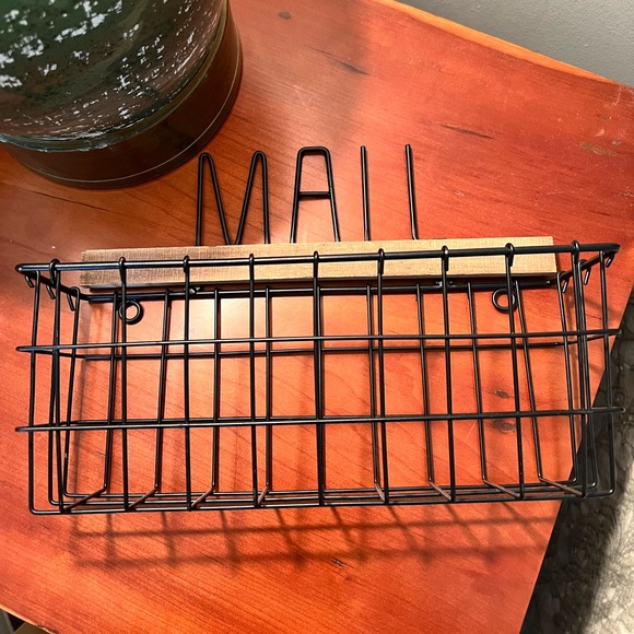 ⭐️Host Pick⭐️ Rae Dunn wall mounted wired MAIL holder NWOT - Picture 5 of 7
